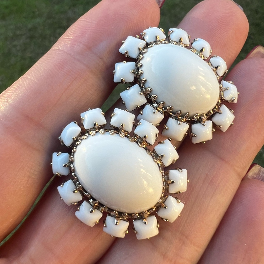 Vintage Bergere Milk Glass Gold-Tone Clip Earrings 35$